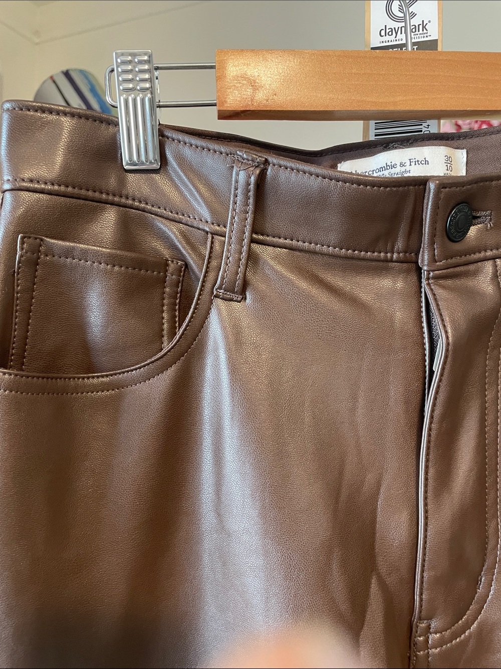Abercrombie & Fitch Curve Love Vegan Leather 90s Relaxed Pant - Picture 9 of 12